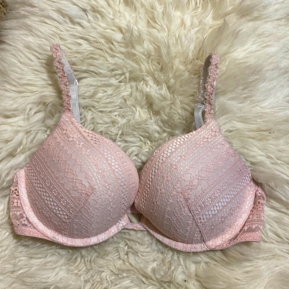 Victoria’s Secret Pink Lace Push Up Bra Size 32D